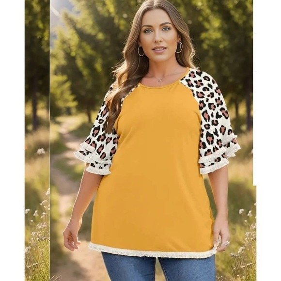 Cheetah Print Fringe Hem Top Size Medium - Picture 7 of 7